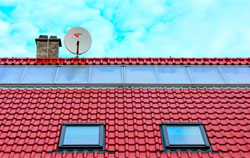 Saules kolektors uz mājas jumta